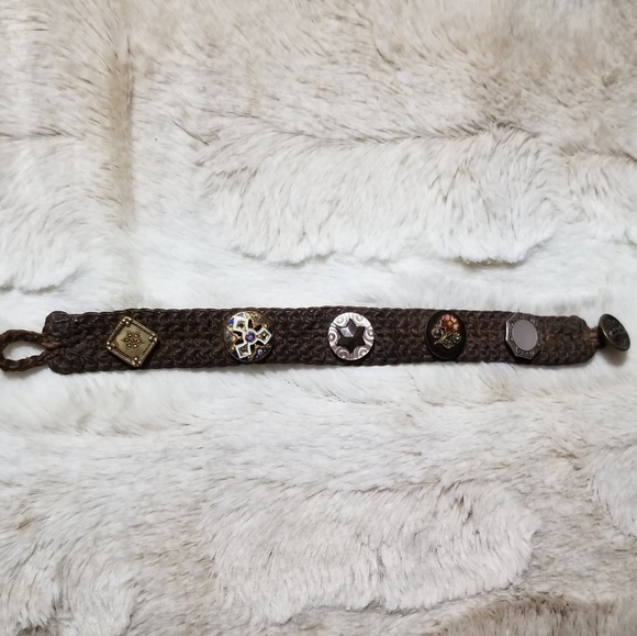 MICRO MACRAME ANTIQUE BUTTON BRACELET - Picture 4 of 11